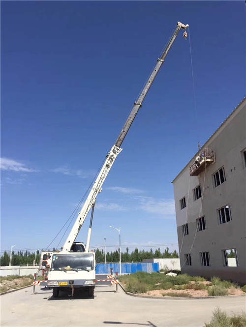 庄浪县“轻装强干”—— 吊车的 “轻量化臂架” 技术
